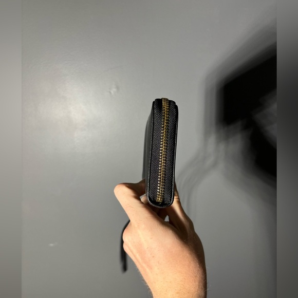 Tory Burch Black Leather Zip Around Wristlet Wallet - Picture 2 of 7